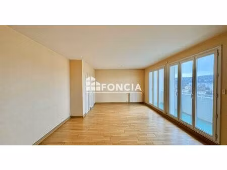 dijon bourroches : appartement4 salon-séjour  deux chambres  balcon vue dégagée