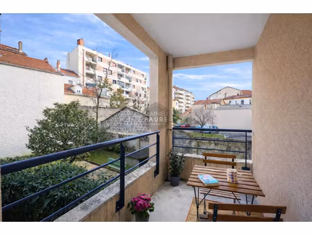 t2 - lyon 3 - dauphiné / place des maisons neuves