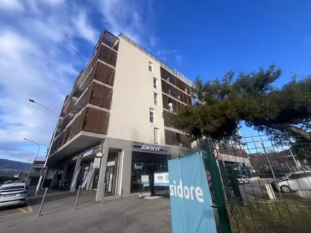 a louer  bureaux surface d'environ 128 m²  secteur nice ouest saint isidore