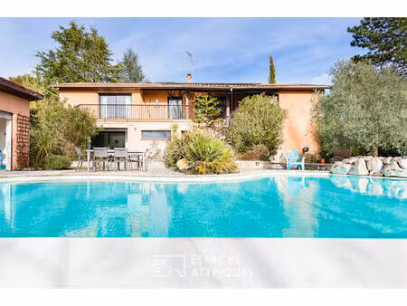 maison d'architecte piscine et vue sur la campagne