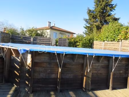 maison d’habitation de 150 m² avec un appartement indépendant
