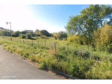 terrain 1 233 m² quarante