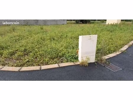 terrain 712 m² saiguede