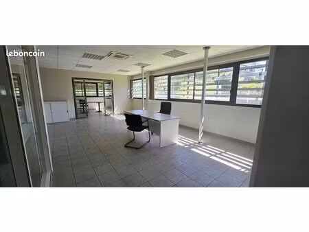 location bâtiment indépendant bureaux & entrepôt quai de chargement