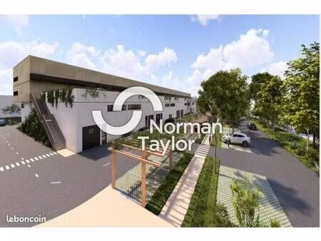 local d'activité 9 612 m²