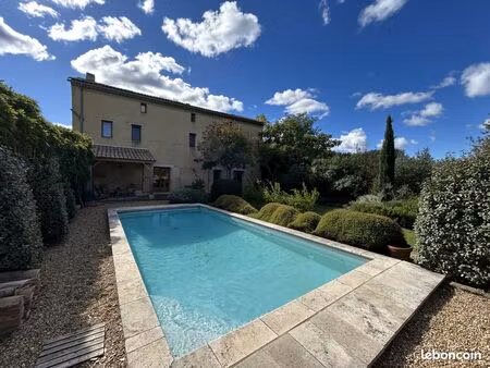 mas 7 pièces 215 m²