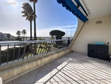 port camargue appartement t2 avec belle terrasse