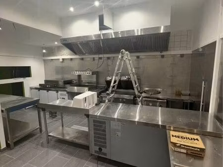 mur  comerciale 90 m² parking