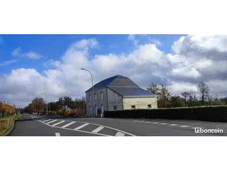 rocroi --- idéal pour petite famille--- proche du centre  des écoles et des commerces