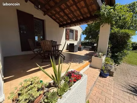 maison 4 faces/4 chambres/grand jardin/piscine