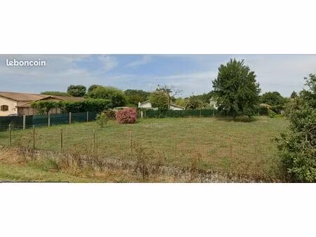 593m2 - terrain constructible - 33450 saint-loubès - 1ère ligne