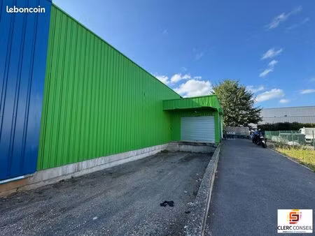 local 388 m² val-de-reuil