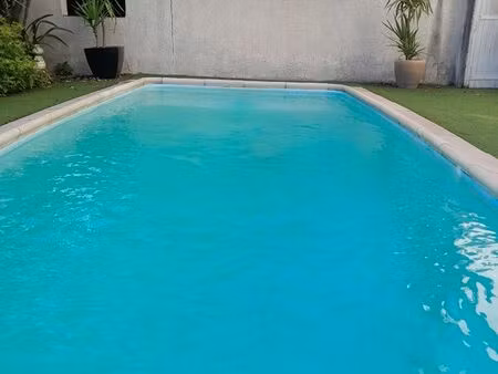 maison familiale 3faces avec grand garage  jardin et piscine