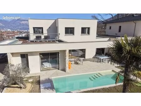 bresson - maison 5p+c de 153m2 + piscine