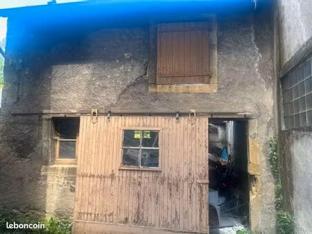 bâtisse à réhabiliter et terrain