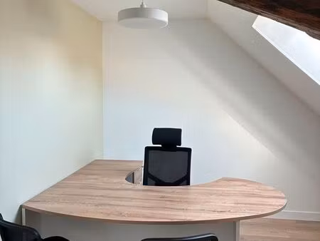 “travaillez  échangez  développez : bureaux dans un lieu pensé pour le networking”