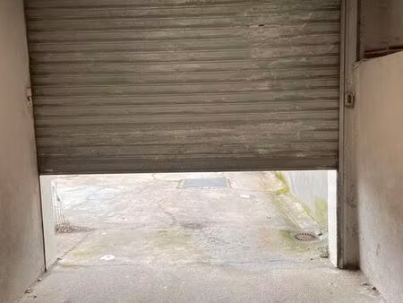 garage extérieur sécurisé