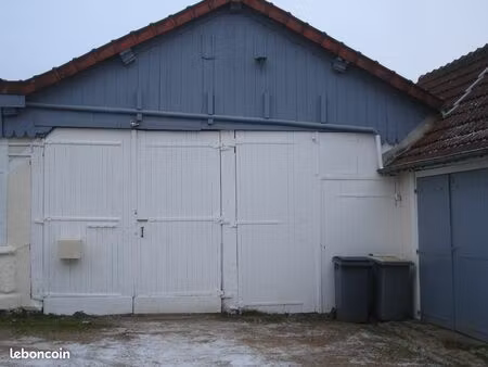 local commercial à usage d'atelier / de hangar / d'entrepôt