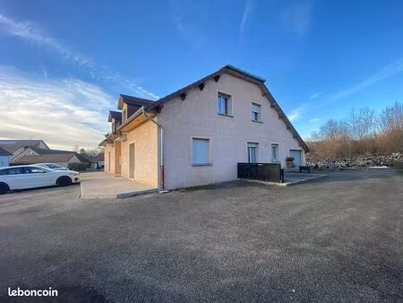 immeuble 14 pièces 275 m²