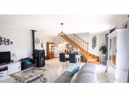 maison t5/6 160 m2 au calme proche des commerces disposant de tous le confort nécessaire