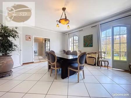 propriété 7 pièces 248 m²