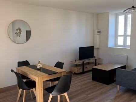 ? t2 meublé de 47 m² – entièrement rénové – 39190 cousance