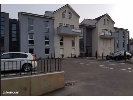 t2 récent avec terrasse  parking et garage hagondange centre