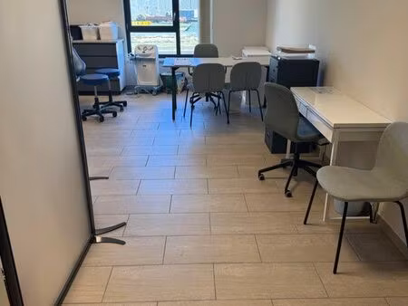 local professionnel dans pôle de santé tout inclus