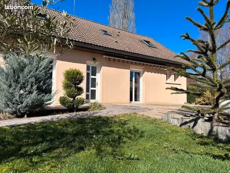 maison familiale avec jardin et terrasse