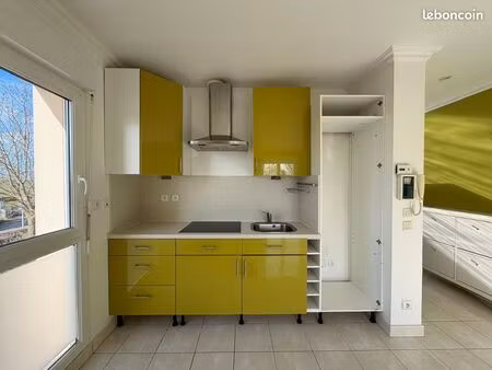 studio 1 pièce 28 m²