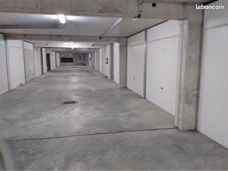 garage / box ferme 14 m2 large & sec sous-sol vieille chapelle / pointe rouge 63 av pointe