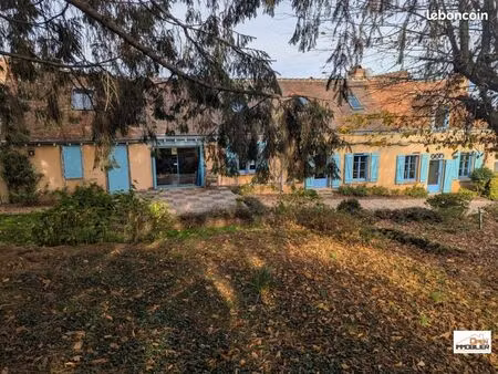 propriété 4 pièces 180 m²