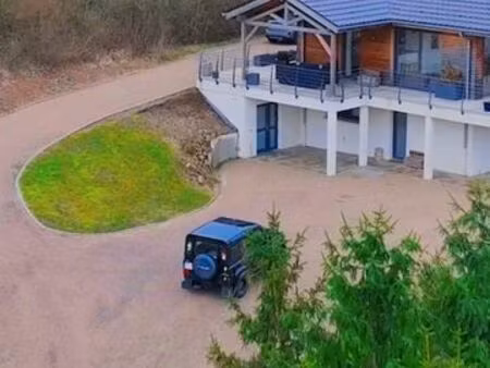 propriété nichée au cœur de la nature  totalement en autarcie sur plus de 4000 m²...