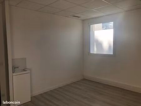 local local professionnel 16 m² – pôle médecine douce – mauguio – 660 cc – disponible immé