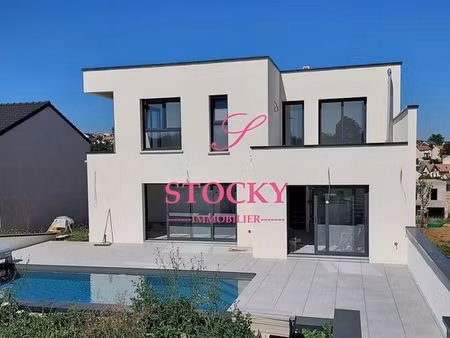 pavillon 5 pièces 159 m²