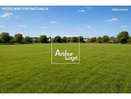 terrain 13 741 m² muret