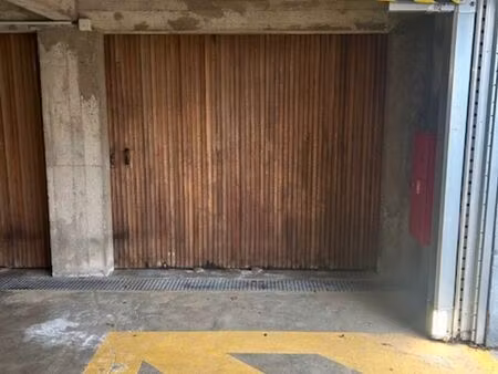 parking/box saint max