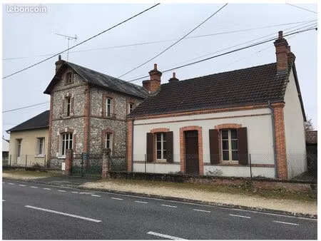 ensemble rare souesmes : 2 maisons f4 + f3 sur 2000 m² avec dépendances