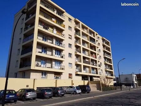 studio 10 mn de la gare