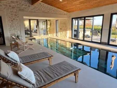 propriété de caractère - ancienne grange rénovée sur les hauteurs du lédat