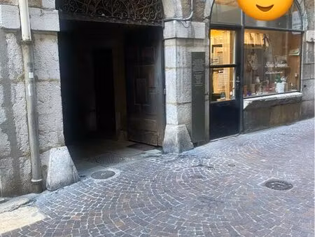 local commercial rue piétonne