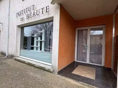 local professionnel à louer 63m2