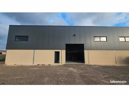 local a louer 200 m2