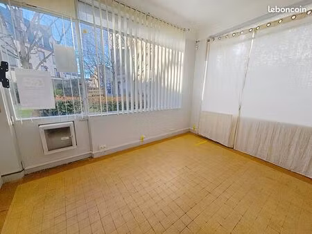 local commercial 53 m² melun