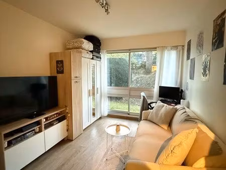 studio rénové vendu loué