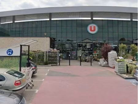 local commercial super emplacement