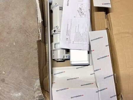 ferme porte dormakaba