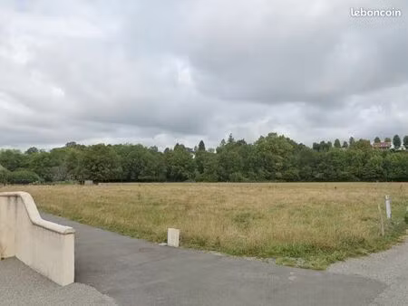 terrain 900 m² idron