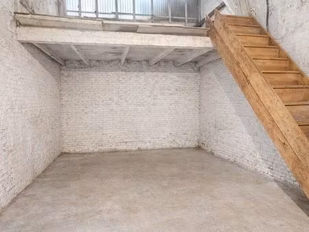 garage indépendant avec eau et électricité – beau volume