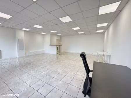local commercial 69 m² à louer – zone des garennes – marly (rue des vanneaux)